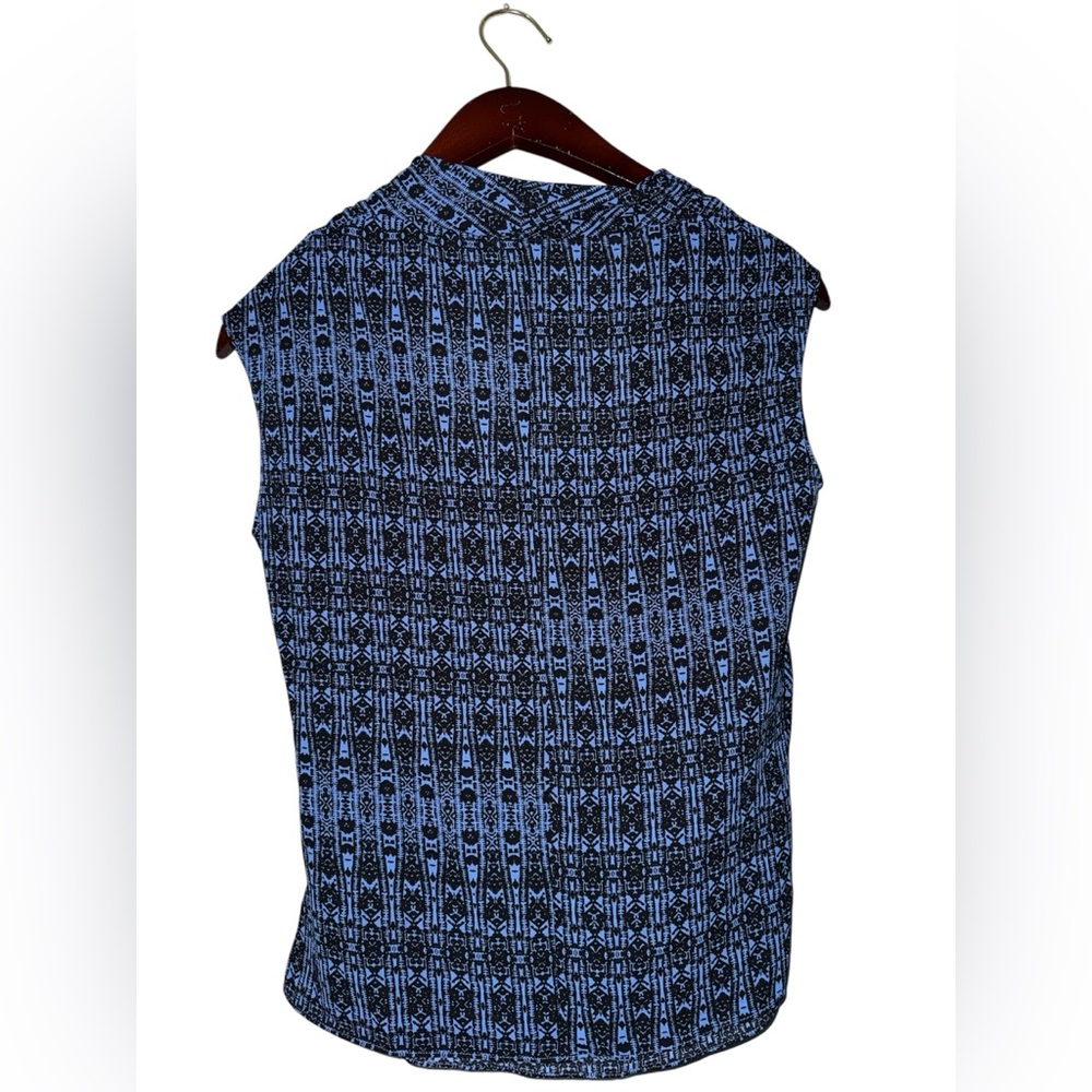 NWT New York & Company Blue Black Abstract Print Top Size XS $39.95 - Picture 3 of 5